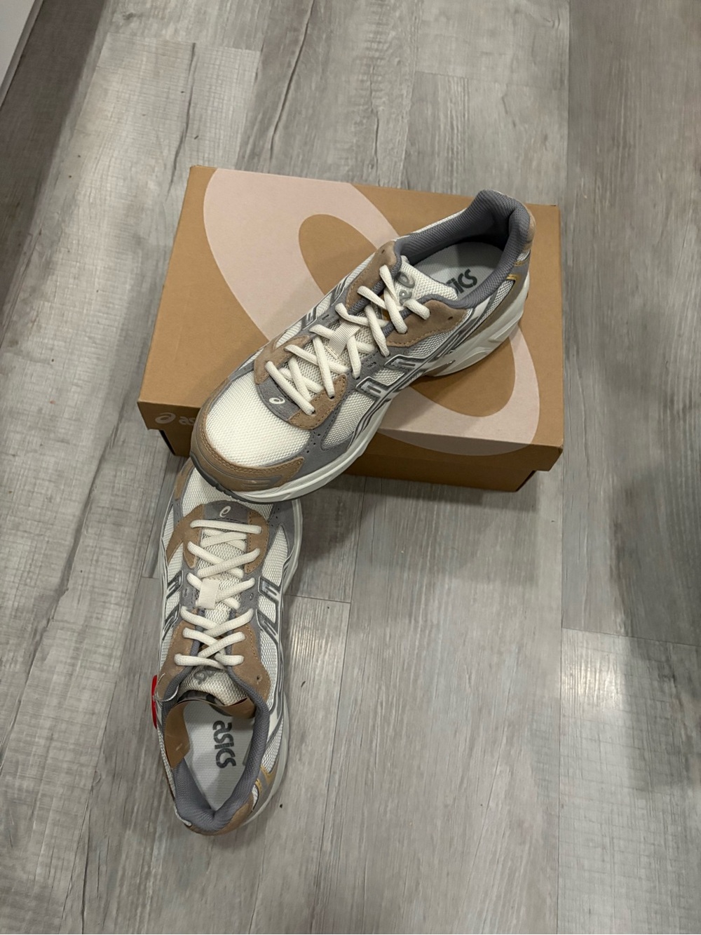 ASICS Men's Tan, Cream and Gray Chunky Sneakers unisex - BNWT- MENS 8.5 AT-4/66
